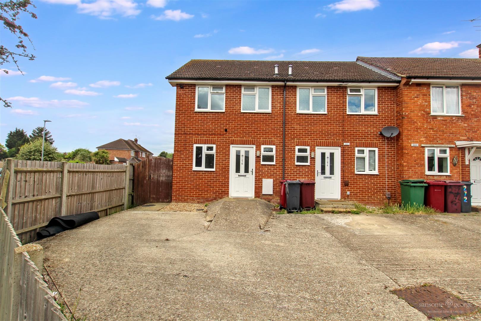 2 bed property in Gainsborough Road, Reading